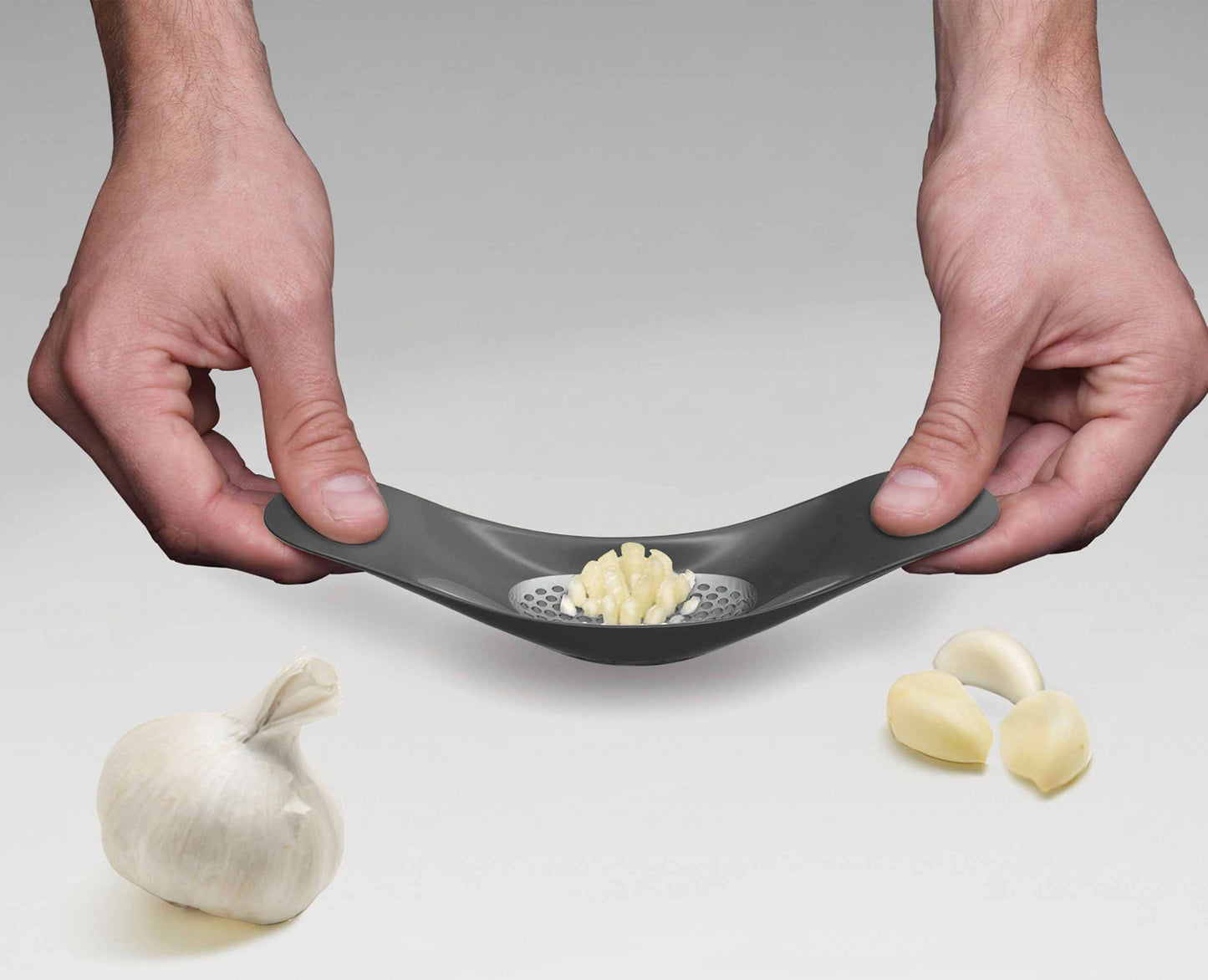 [half-width] Rocker™ Garlic Crusher - 20138 - Image 4