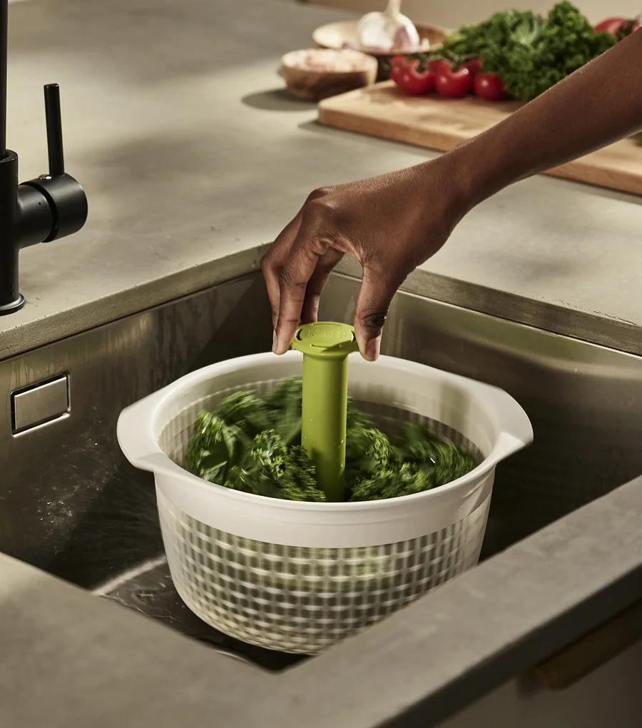 [hidden] [lifestyle] Spindola™ In-sink Salad-spinning Colander - 20185 - Image 2