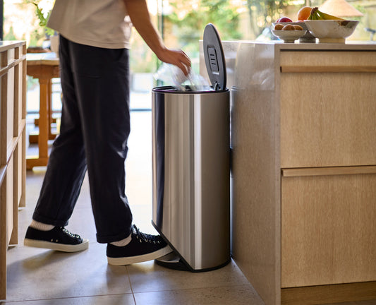 [hidden] [lifestyle] Arc™ 30L Easy-push Stainless-steel Pedal Bin Starter Set