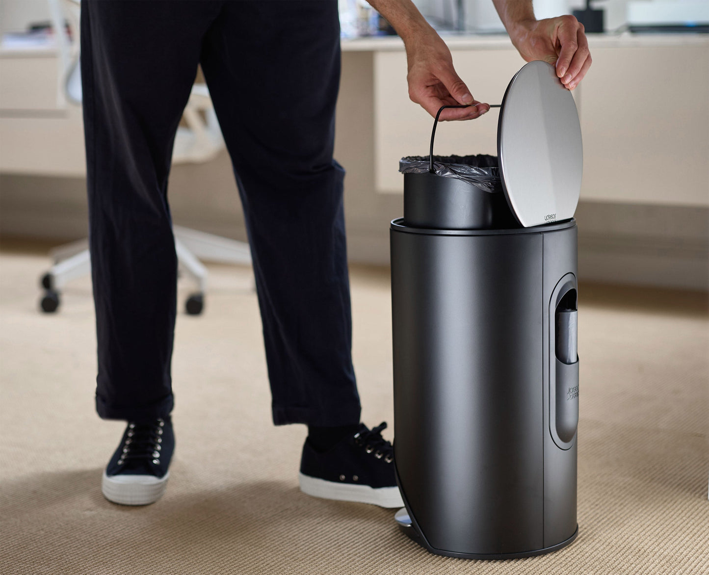 [half-width] Arc™ 10L Easy-push Matt Black Pedal Bin Starter Set