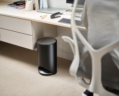 [hidden] [lifestyle] Arc™ 10L Easy-push Matt Black Pedal Bin Starter Set