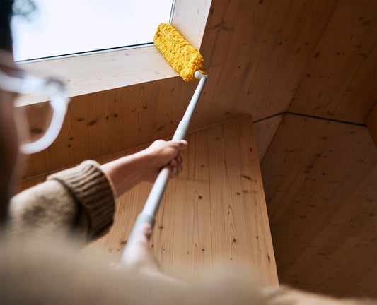 [hidden] [lifestyle] CleanTech™ Adjustable High Zone Duster