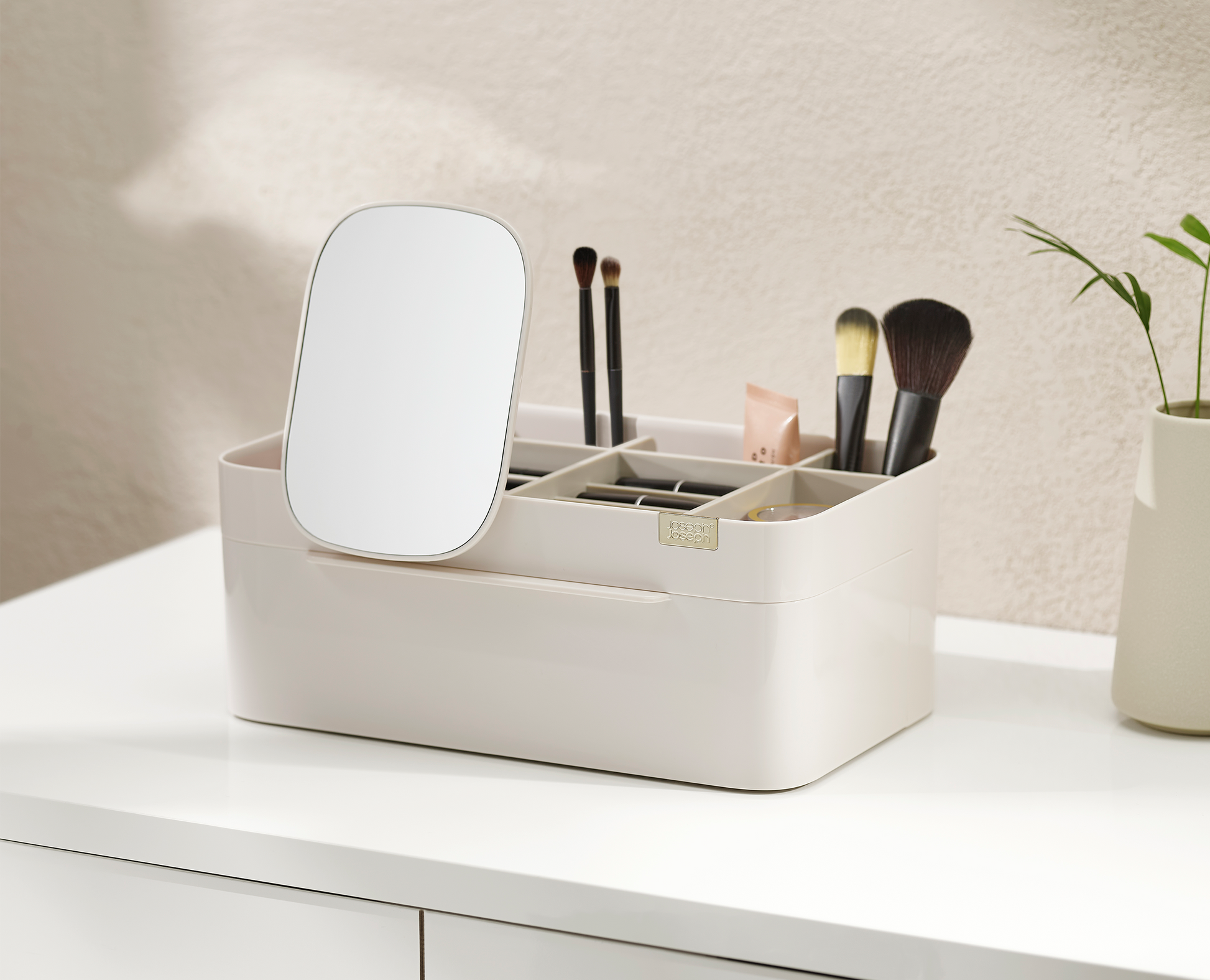[lifestyle] Viva Large Cosmetic Organiser with Removable Mirror - 75005 - Image 2