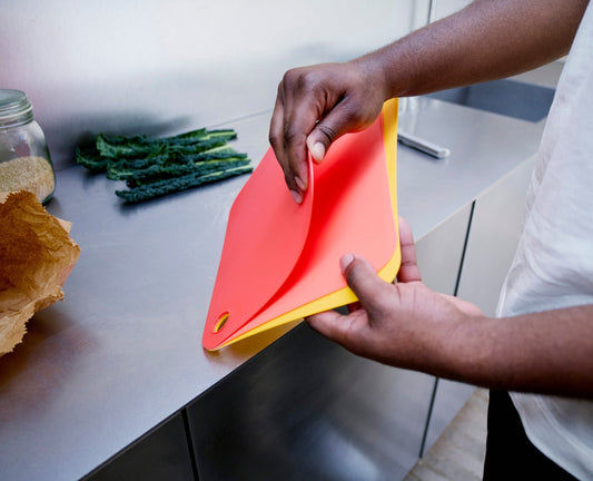[hidden] [lifestyle] Pop™ 6-piece Sunrise Chopping Mat Set