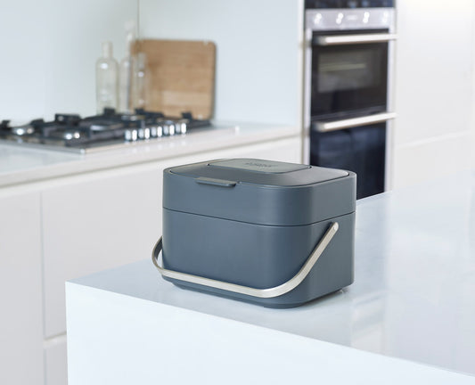 [hidden] [lifestyle] Stack 4L Grey Food Waste Caddy Starter Set