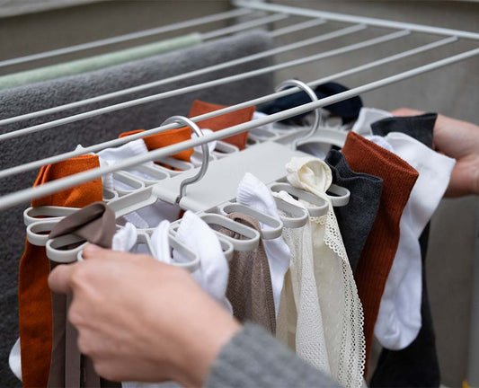 [hidden] [lifestyle] Petal™ 32-piece Quick-grip Ecru Drying Hanger - 50052 - Image 2