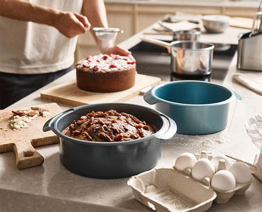 [hidden] [lifestyle] Nest™ Bake Non-Stick 2-piece Blue Round Cake Tin Set - 45068 - Image 2
