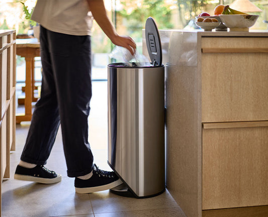 [hidden] [lifestyle] Arc™ 30L Easy-push Stainless-steel Pedal Bin - 30150 - Image 2