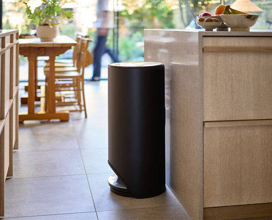 [hidden] [lifestyle] Arc™ 30L Easy-push Matt Black Pedal Bin - 30149 - Image 2