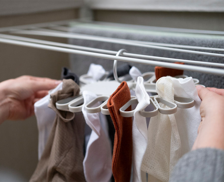 [hidden] [lifestyle] Petal™ 22-piece Quick-grip Ecru Drying Hanger - 50051 - Image 2
