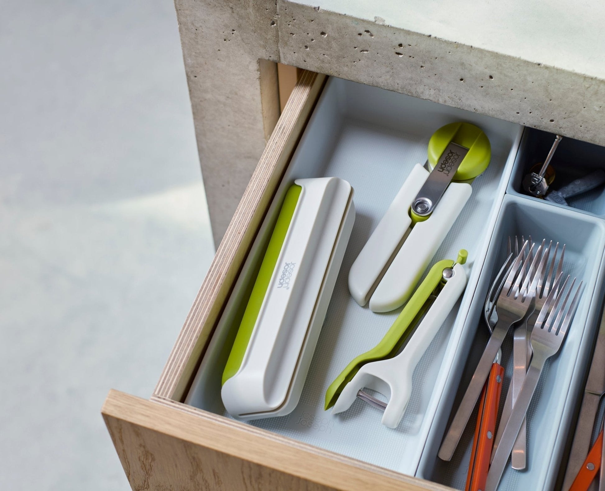 [half-width] Halve-It™ Food Slicing Tool